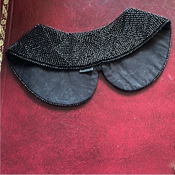 Made in UK Black Beaded Collar Necklace Floral Appliqués All Season Peter Pan - Picture 7 of 9
